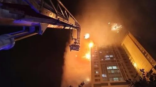 消防知識 丨 全樓在燃燒！33層建筑深夜起火，高層火災到底該如何逃生？